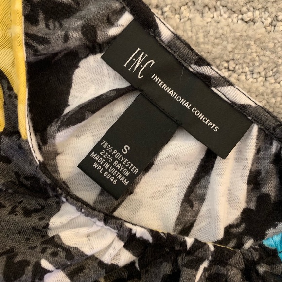 International Concepts Multi color print top - Picture 3 of 3